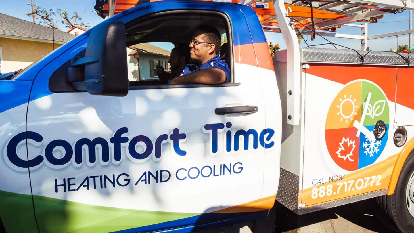 Comfort Time tech Kevin fixing and air conditioning system providing maintenance